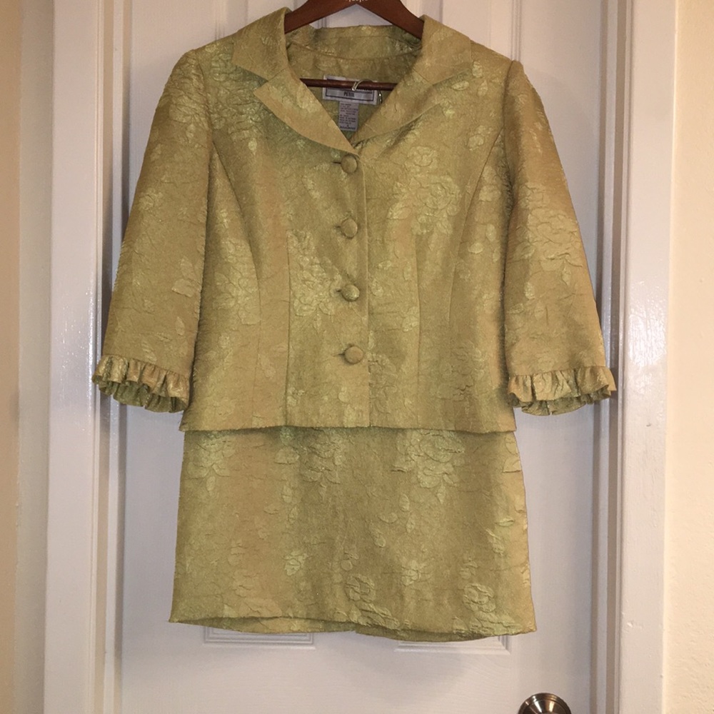 Jessica Howard Suit
